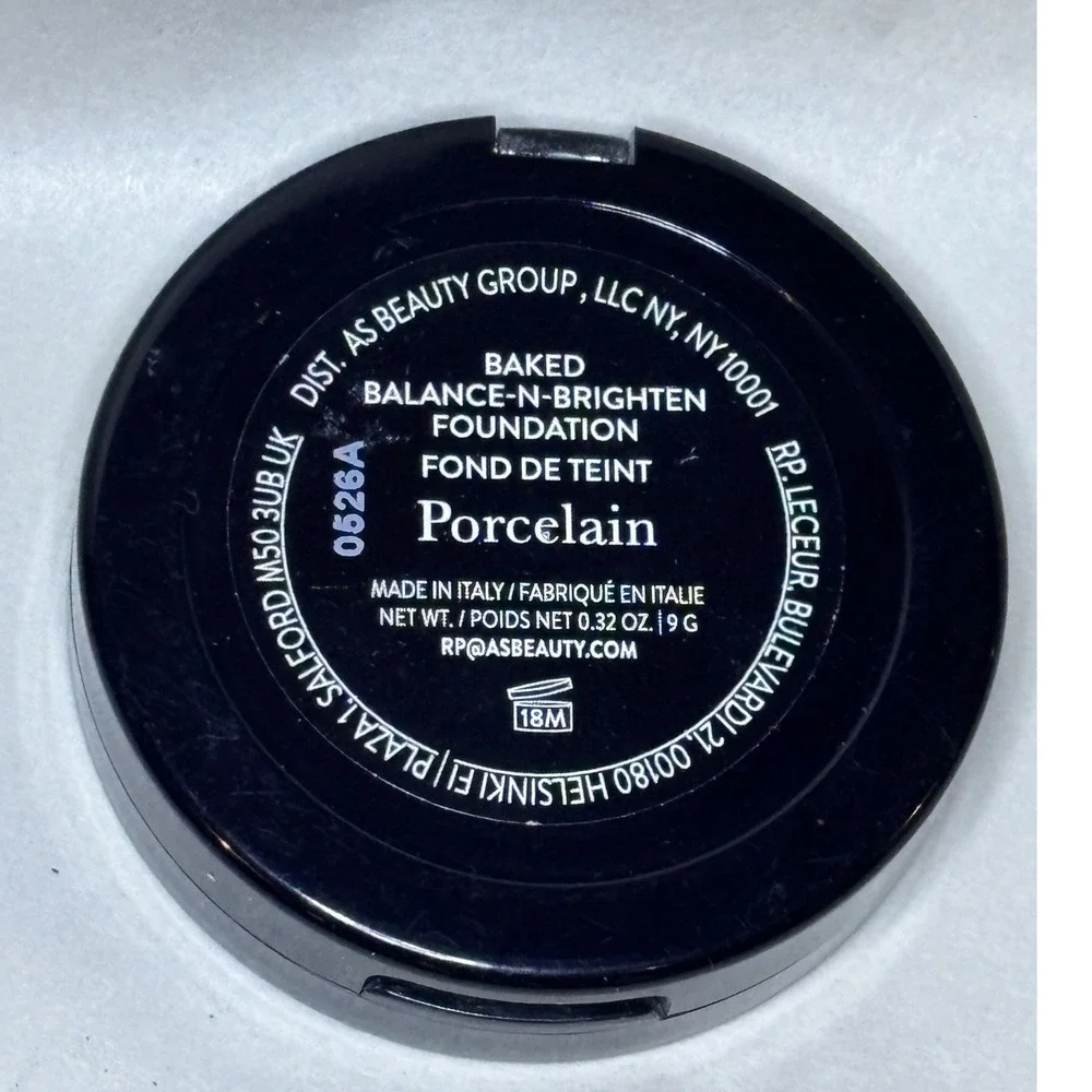 Laura Gellar Baked Balance and Brighten Foundation in Porcelain New